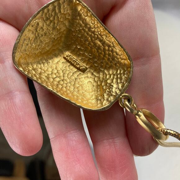 Vintage Estate piece signed ESSEX modernist brushed gold tone pendant necklace - Picture 6 of 8